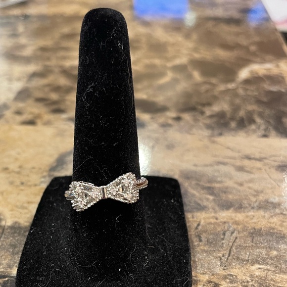 Bow Shaped Sterling Silver Ring 💍 Size 7 - Picture 4 of 10